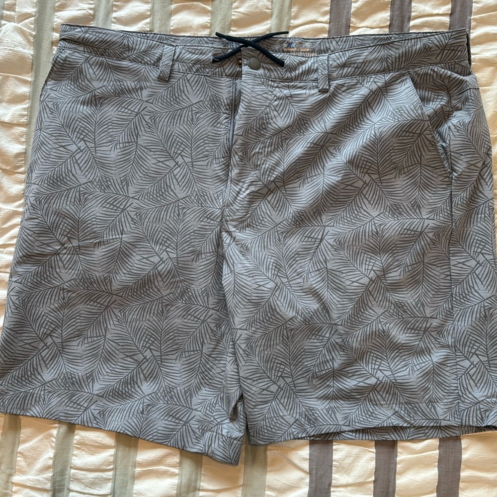 Vineyard Vines Offshore Floral Printed Summer Casual Grey Shorts Size 38